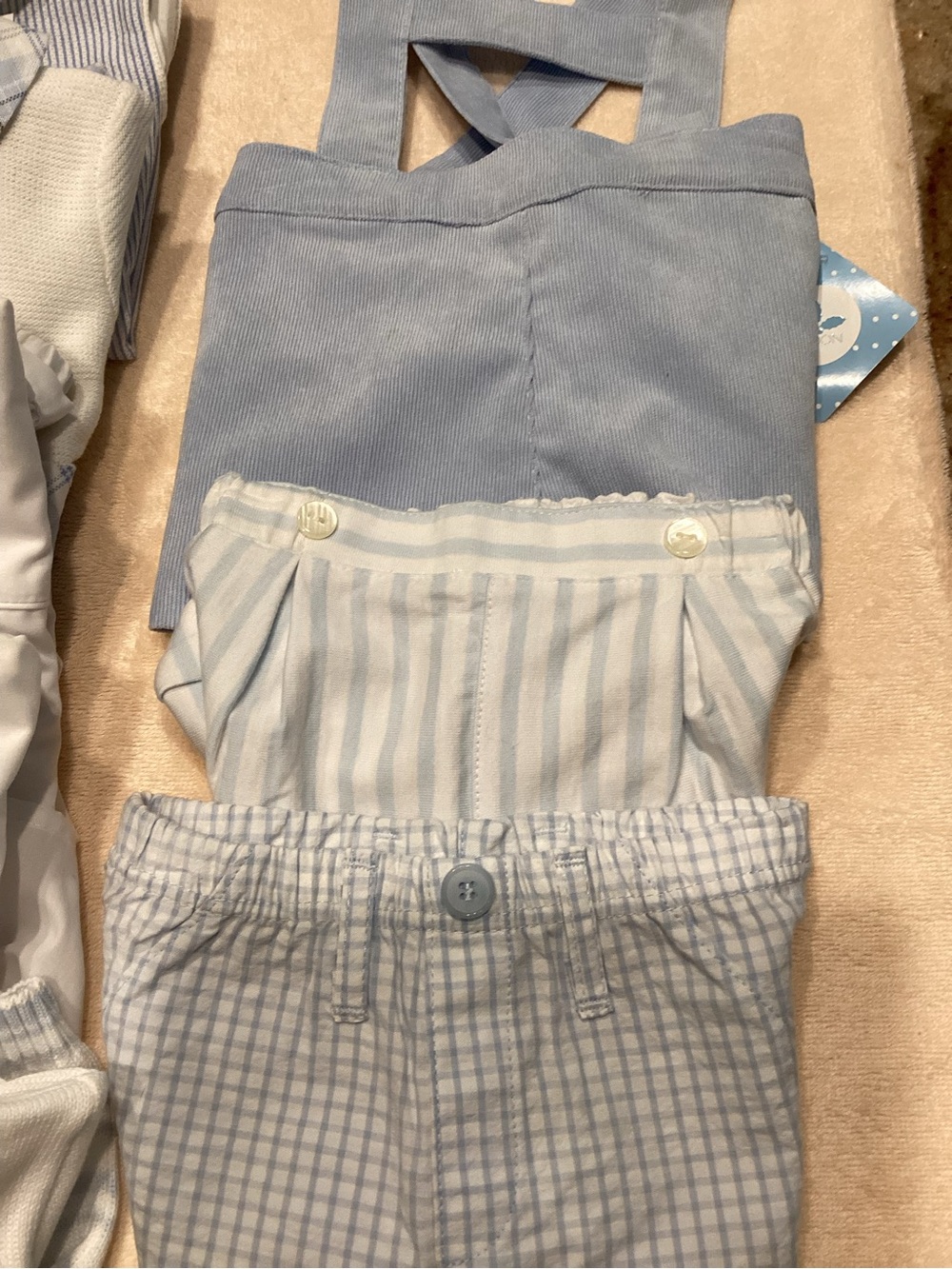 Baby outfits in blue and white. 5 outfits and 3 pairs of shorts - Picture 11 of 13